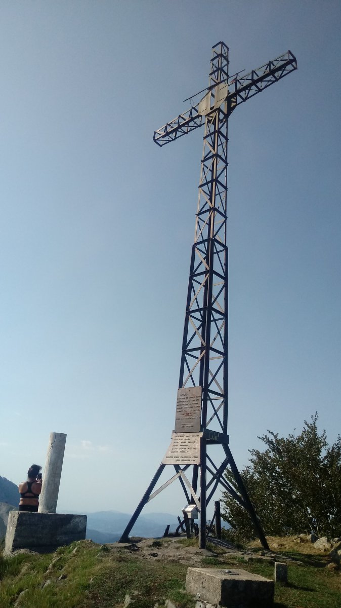 Tellamendi (835m) tontorra eta gurutzea