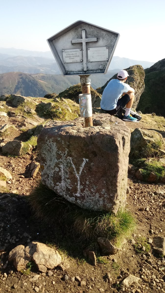 Hirumugarrieta (811m) postontzia