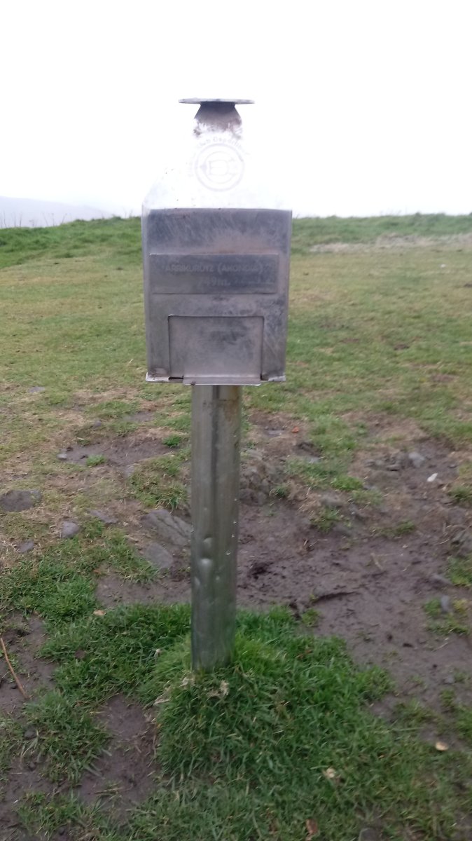 Akondia (749m) postontzia