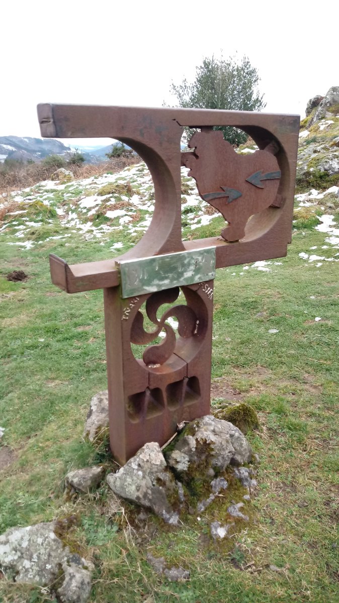 Karakate (749m) oroigarria tontorrean
