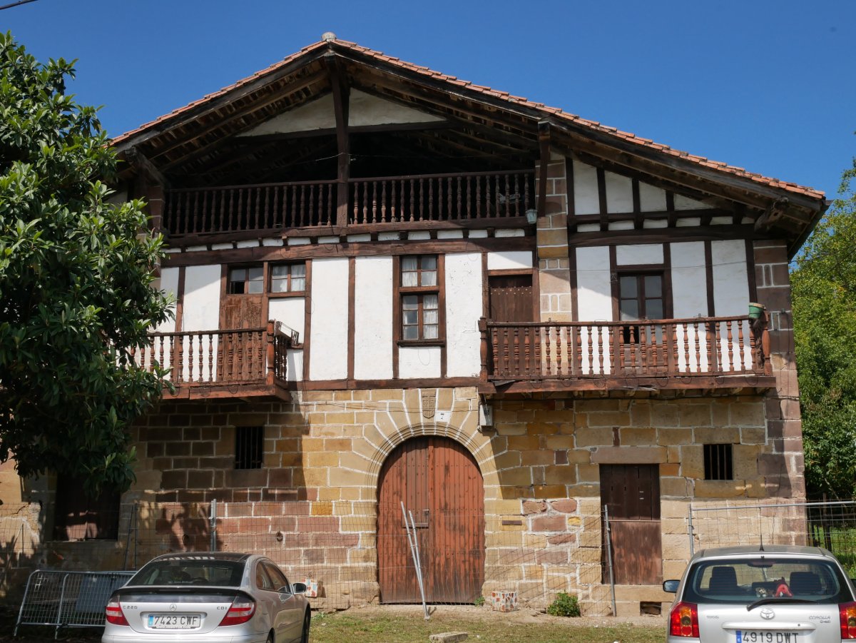 Zelaia etxea, Bera
