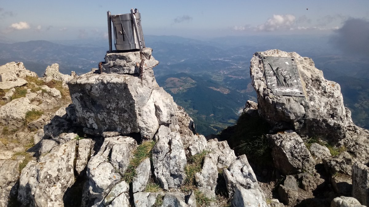 Aitxuri (1551m) tontorra