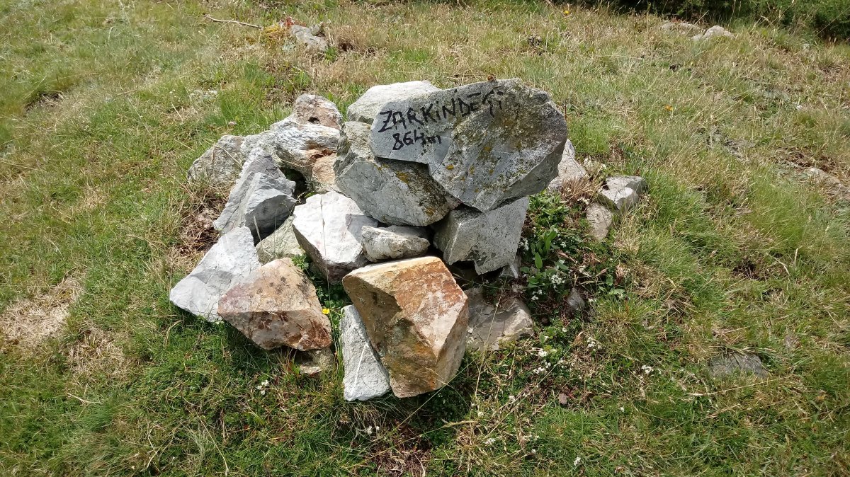 Zarkindegi (864m) tontorra