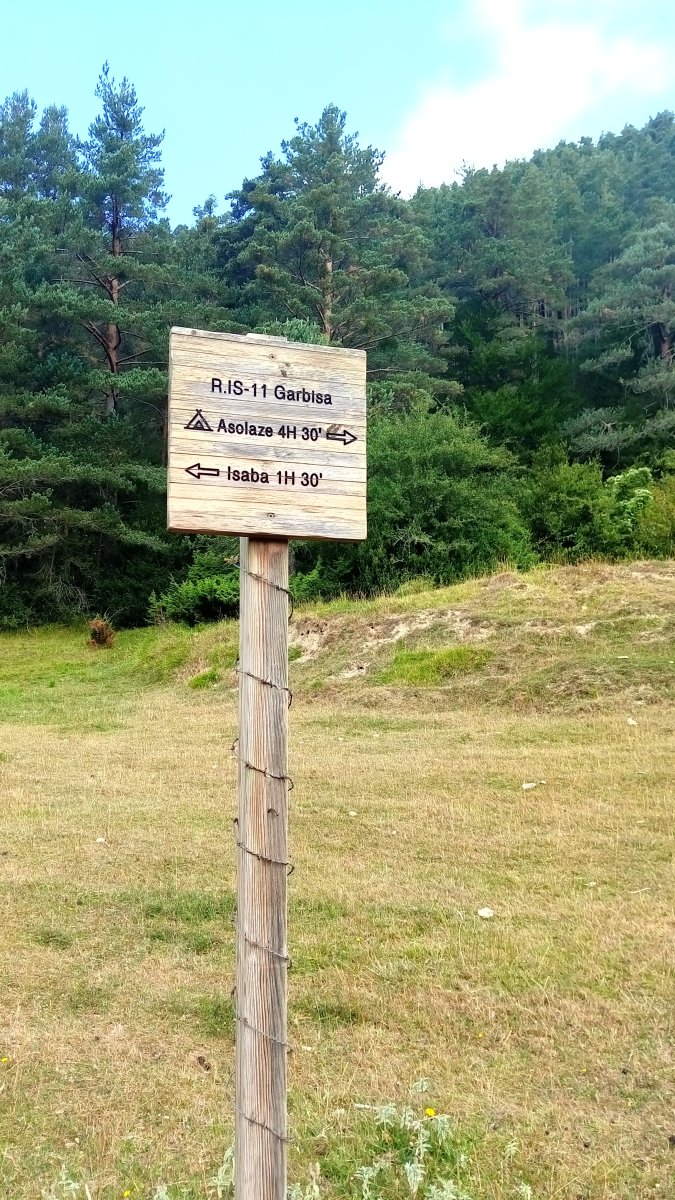 Igardakua (1499m) Garbisa aldera daraman bidezidorraren hasiera