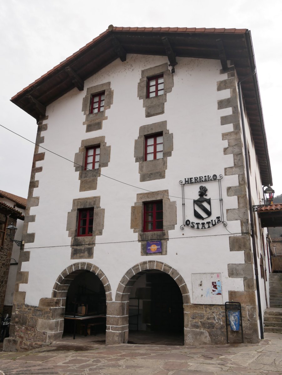 Udaletxea, Zubieta