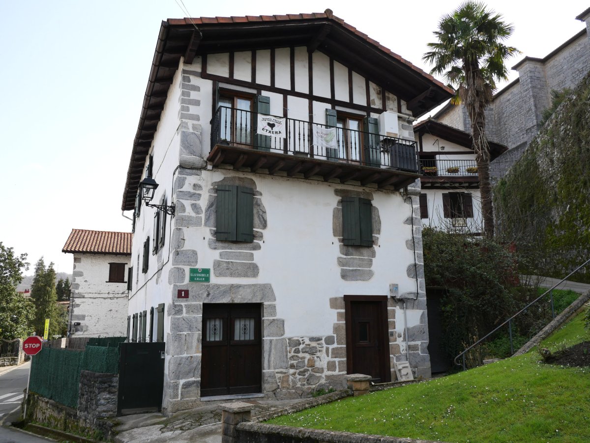 Etxea, Lesaka