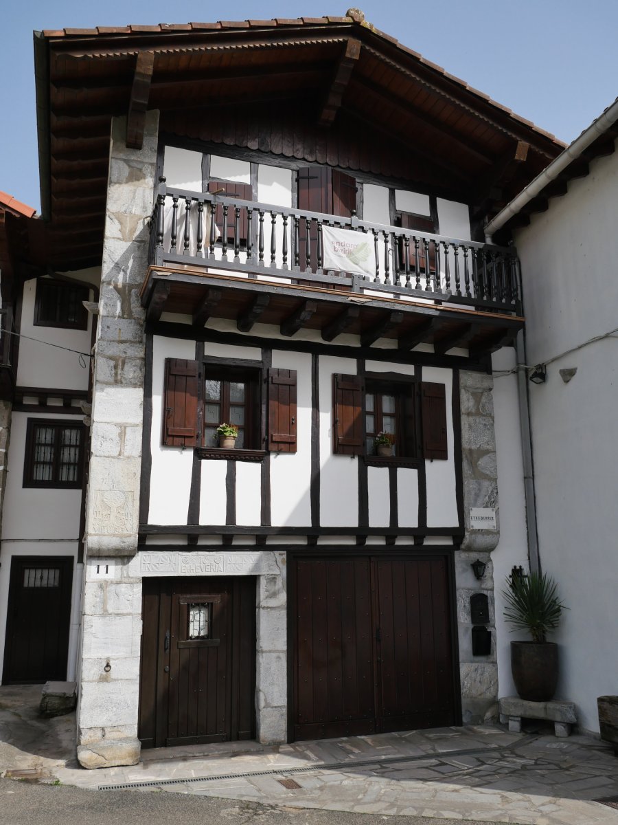 Etxea, Lesaka