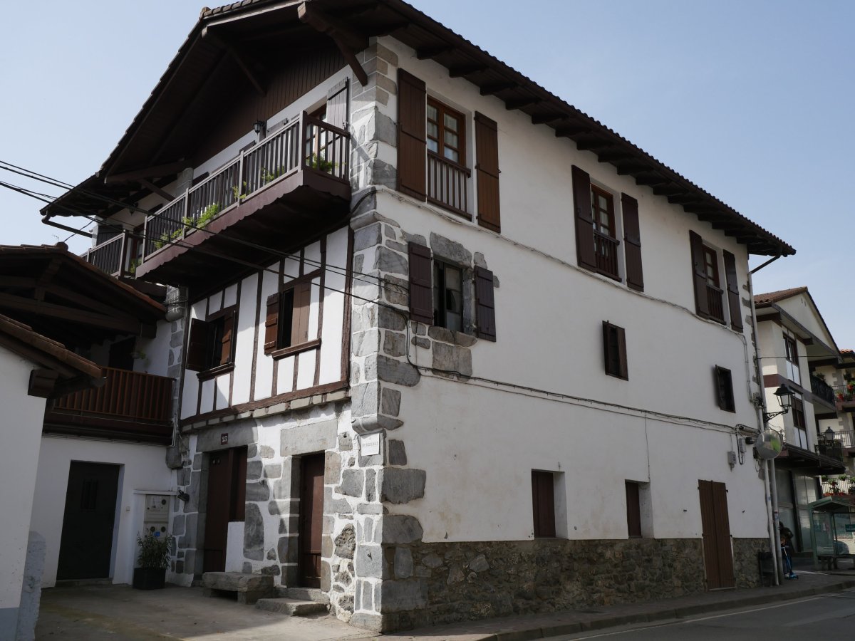 Etxea, Lesaka