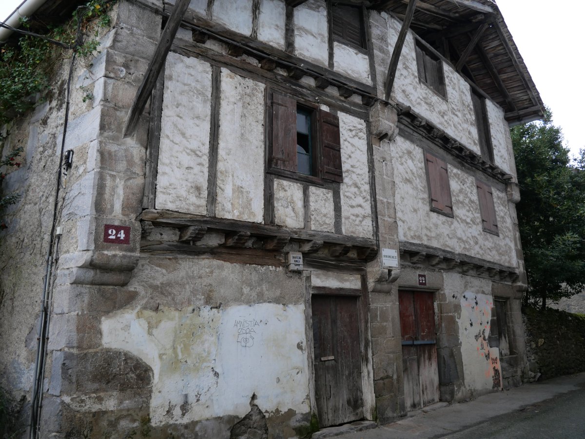 Etxea, Lesaka
