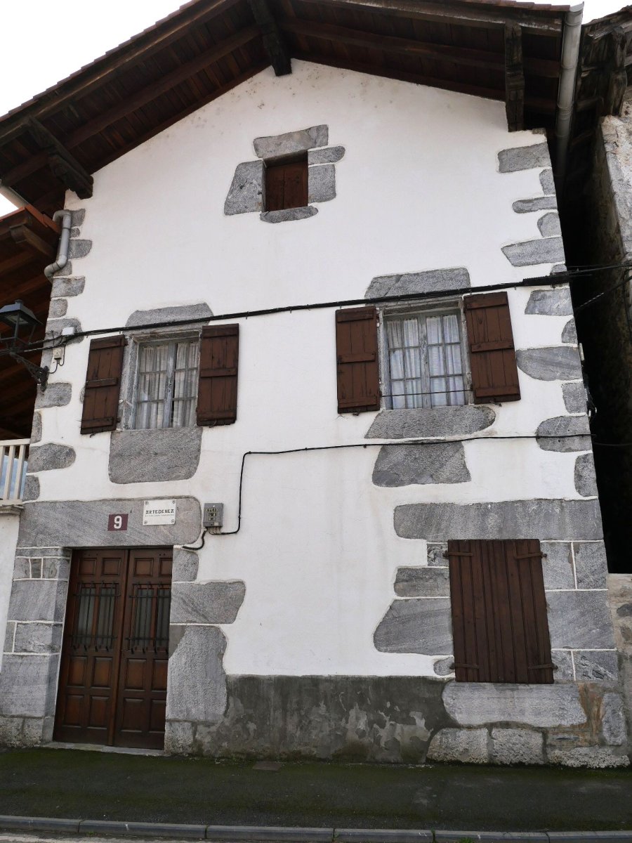 Etxea, Lesaka