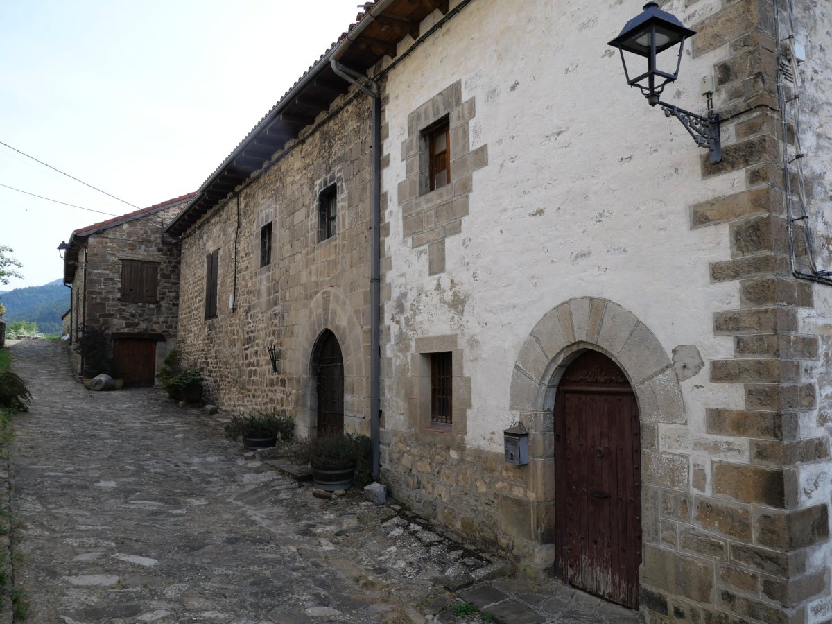 Etxeak, Erronkari