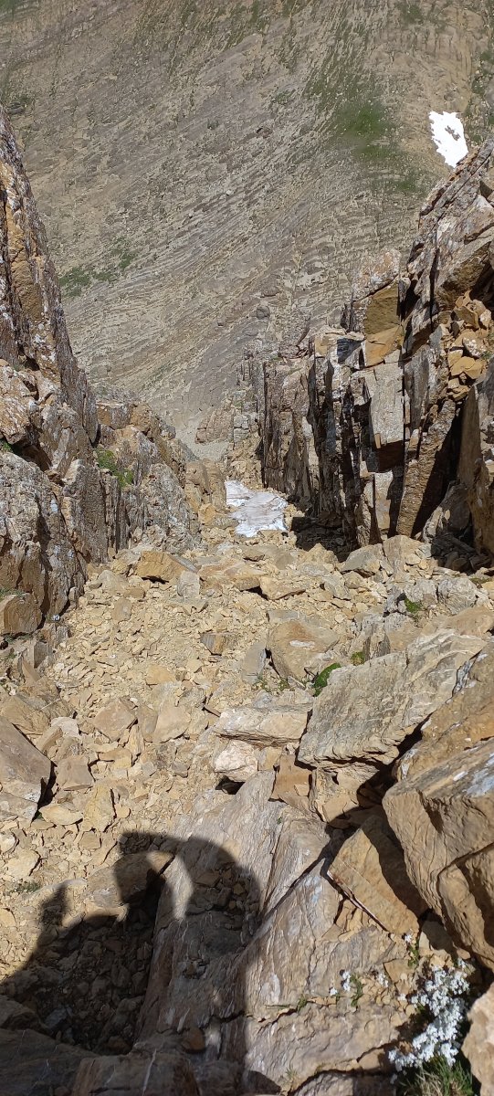 Bisaurin (2670m) Iparraldeko kanaletik behera begira
