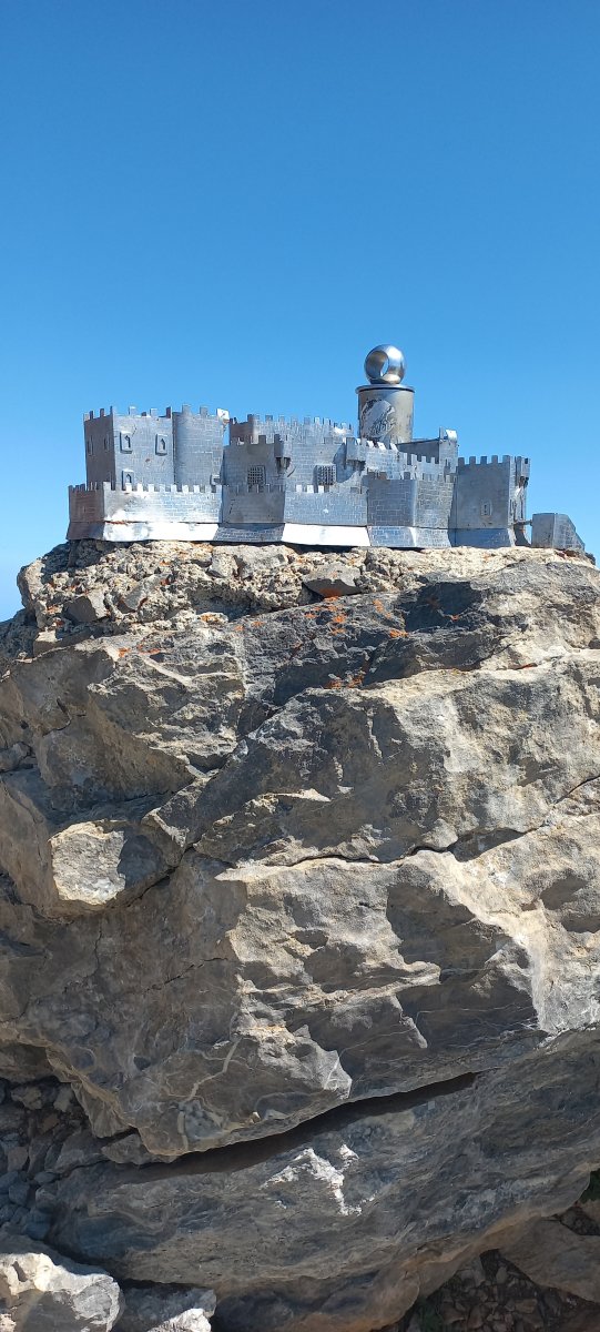 Hiru Erregeen Mahia (2446m) postontzia