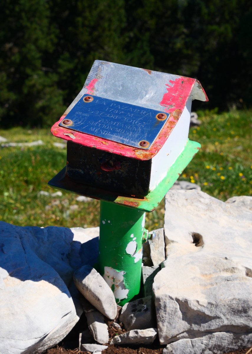 Txartelontzia, Lapazarra