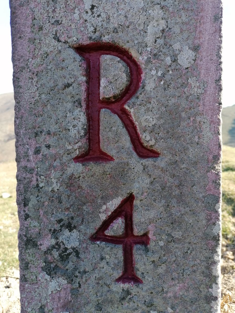 R4 mugarria, Alkozpe