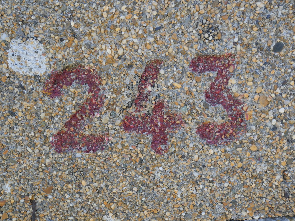 243 mugarria
