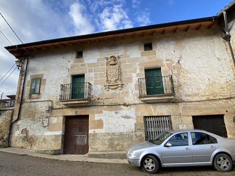 Gaunatarren Oinetxea