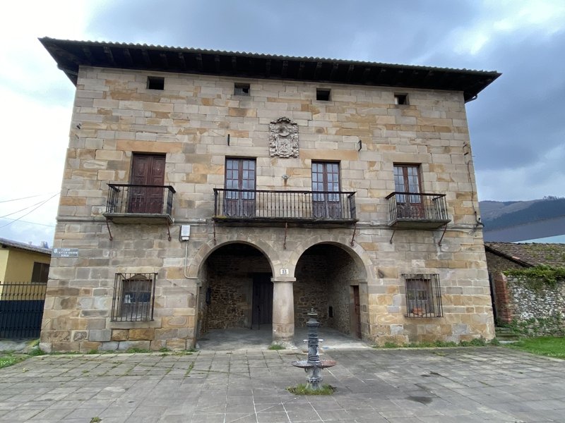 Katuxa Jauregia. Laudio